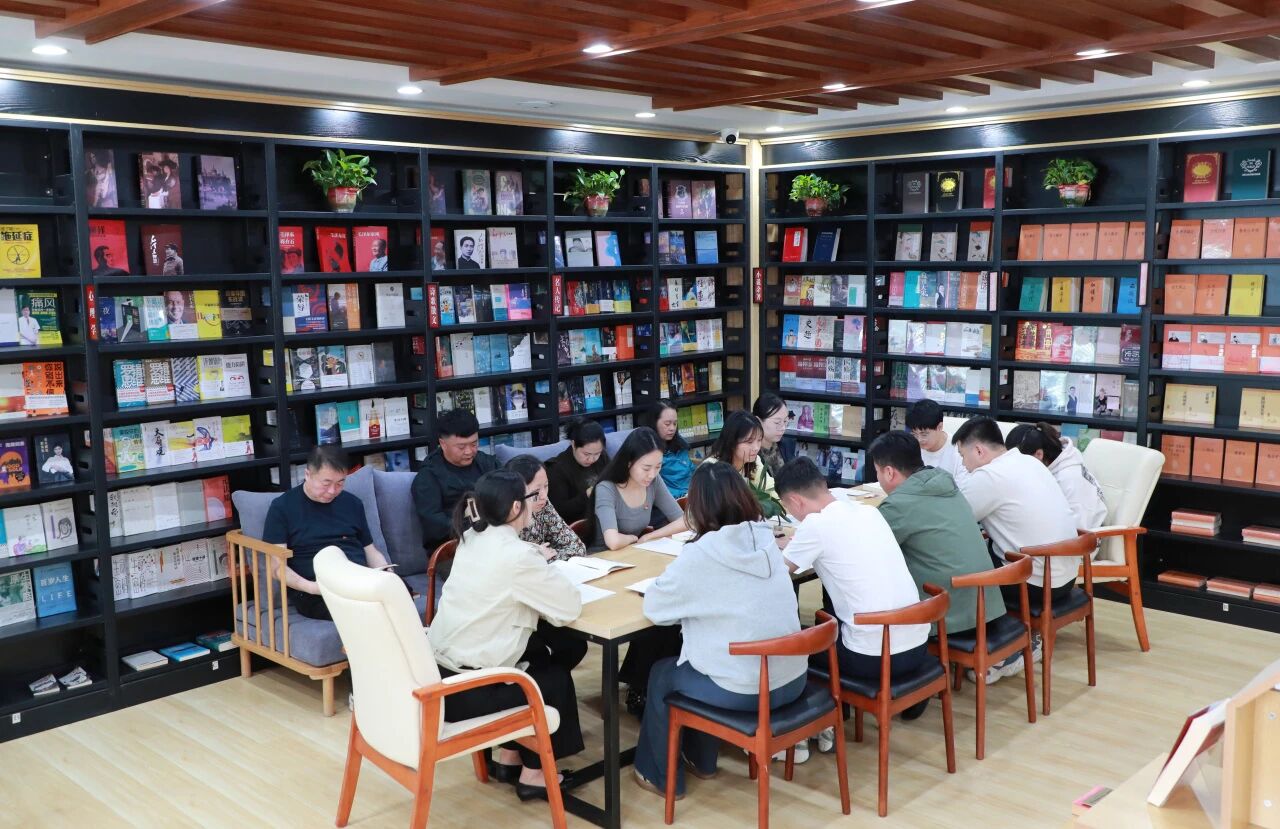 悟思想品书香 铸检魂强担当——兴安盟检察分院第一党支部开展九月主题党日活动